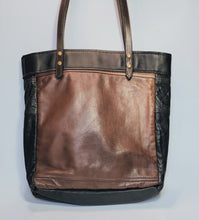 Load image into Gallery viewer, Aislinn Snake Tote Bag