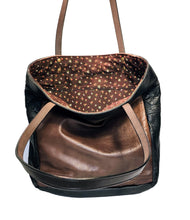 Load image into Gallery viewer, Aislinn Snake Tote Bag