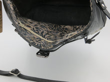Load image into Gallery viewer, Crossbody Leather Bag